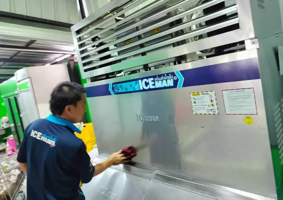 งานบริการเครื่องทำน้ำแข็งเกล็ดรุ่น IM500F